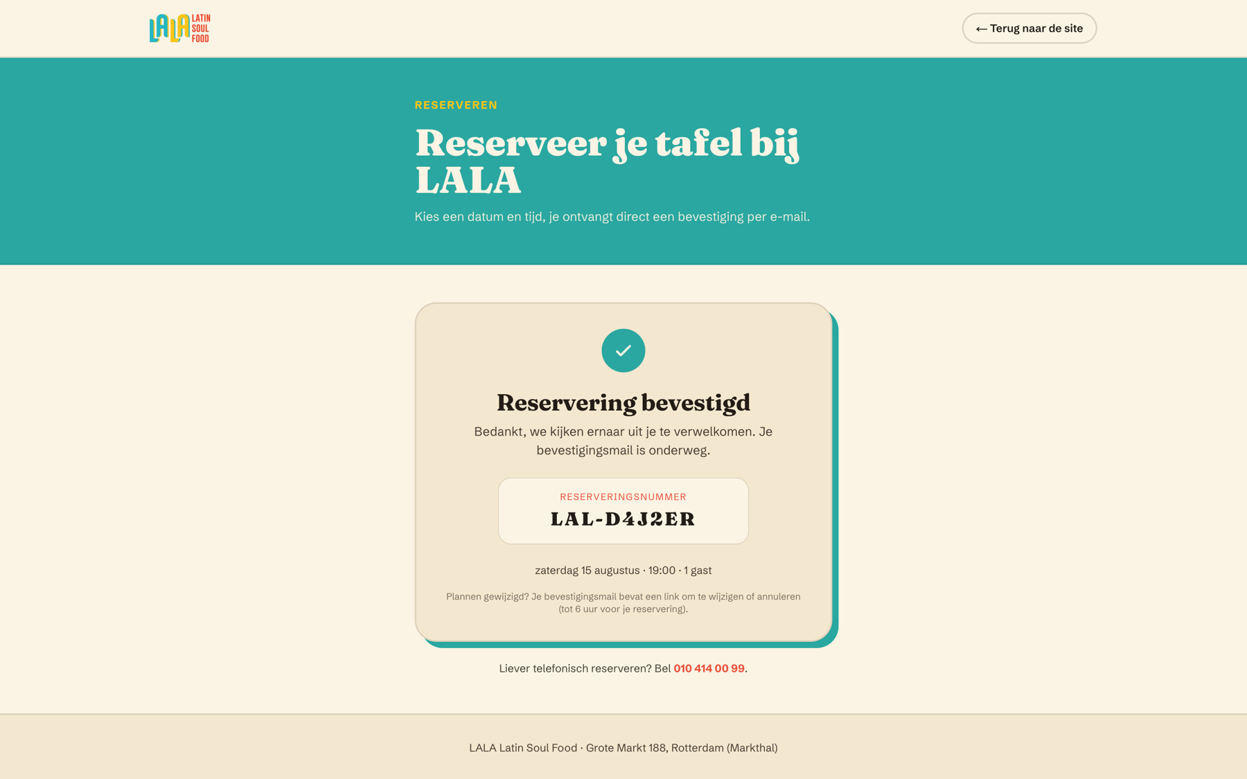 Het bevestigingsscherm met een vinkje, de tekst Reservering bevestigd en een reserveringsnummer